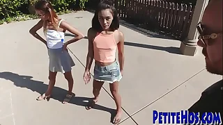 Teeny-weeny teens 3way fucking